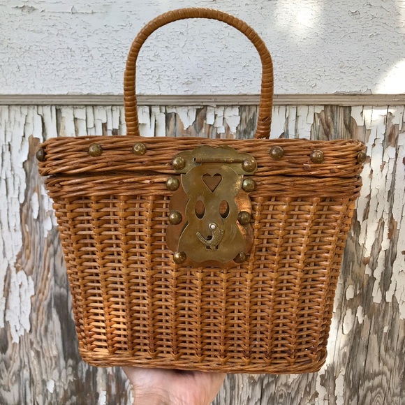 Vintage Wicker Basket Handbag Cute Fish Closure